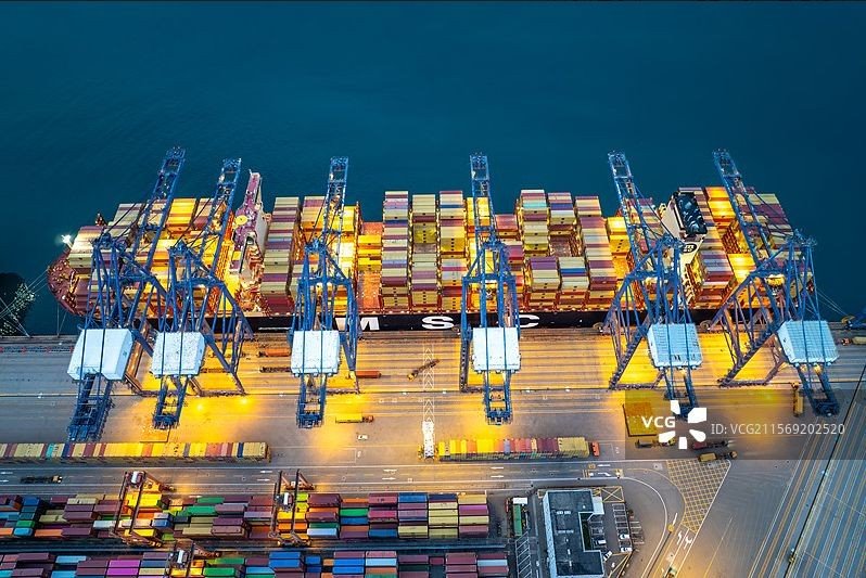 Tsieina-Cludiant Cargo Rhy Fwy ar Fôr y DU