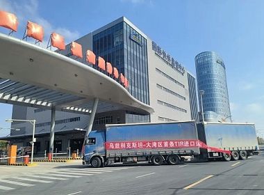 Cludiant Ffordd Tsieina De-ddwyrain Asia i'r Drws